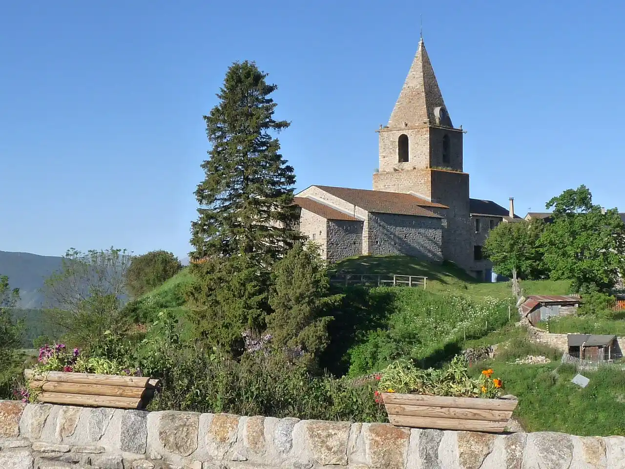 Église Sainte-Eulalie de Bolquère clocher médiéval