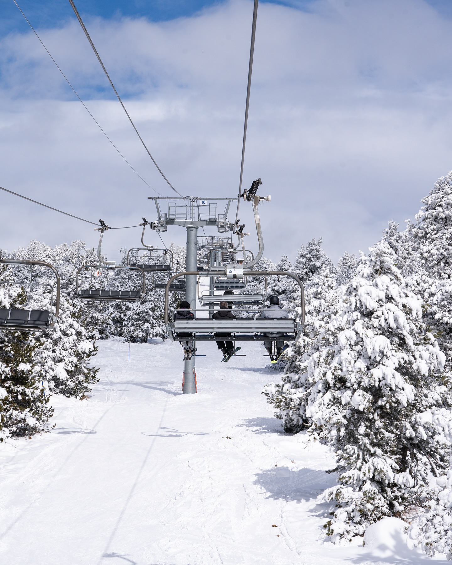 Nouvelle livraison de neige en mars à Bolquère Pyrénées 2000